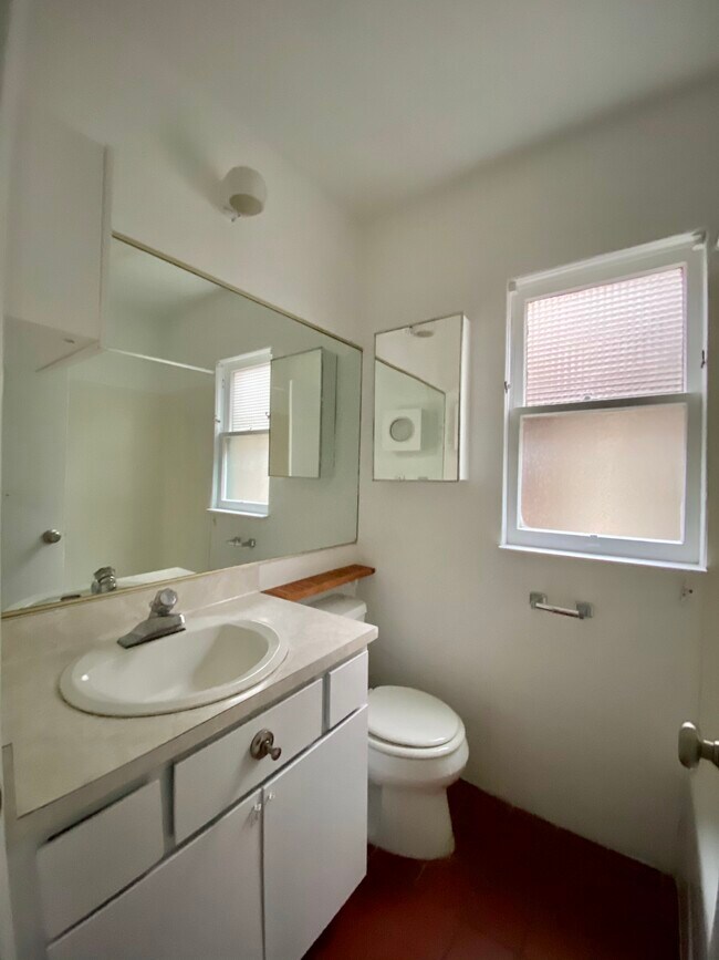 Building Photo - 2364 Hilgard Ave