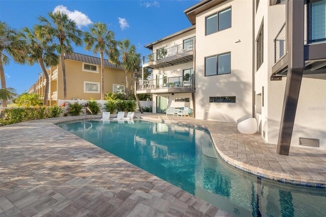 Building Photo - 12404 Capri Cir N