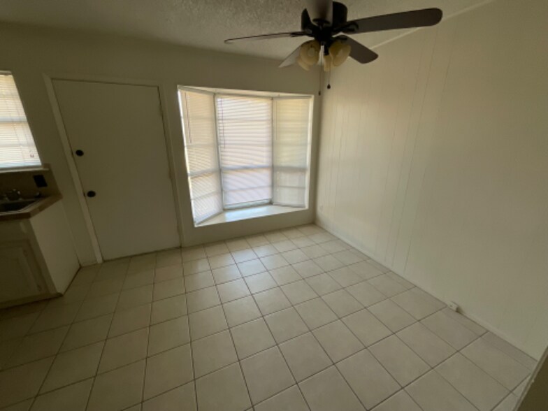 Building Photo - 4715 Catalina Dr