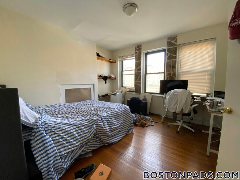Building Photo - 1408 Commonwealth Ave