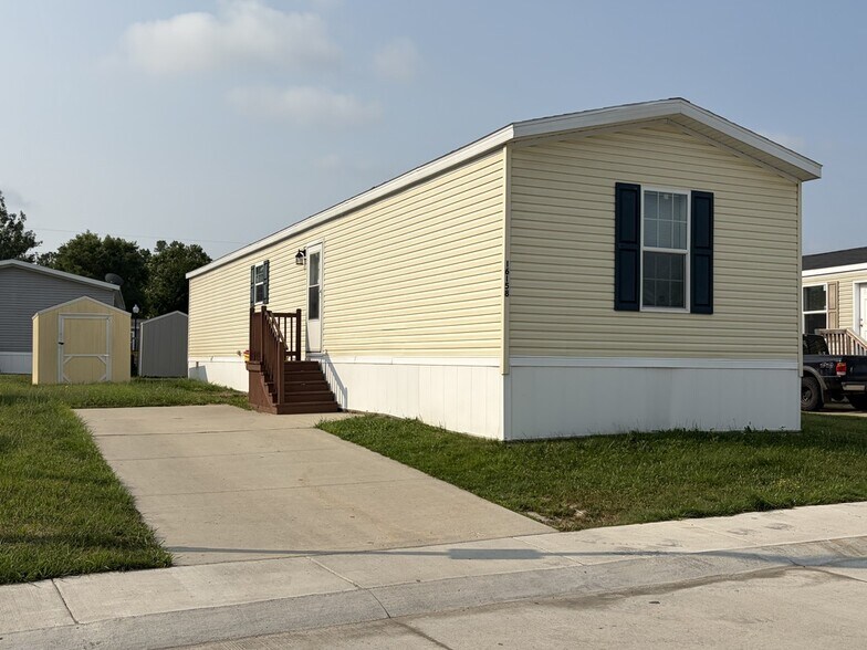 Building Photo - 16158 Frontenac Ave