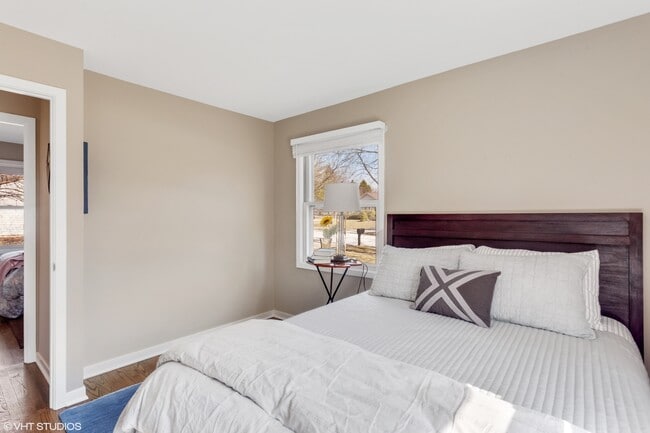 Building Photo - 1915 Farmington Ct