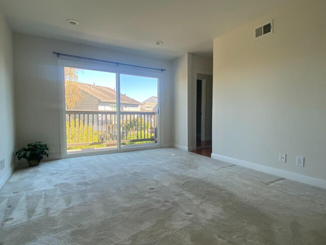 Building Photo - 982 Marquette Ln