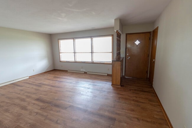 Building Photo - 1213 E Smiley Ln