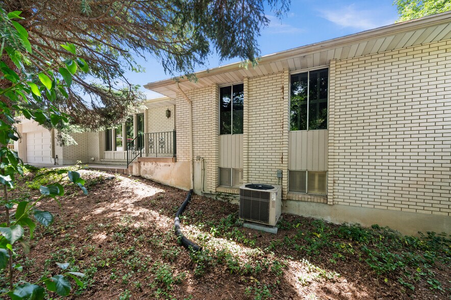 Building Photo - 1480 E Millbrook Way