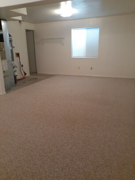 L-shaped family room - 4616 N Tumbleweed Dr
