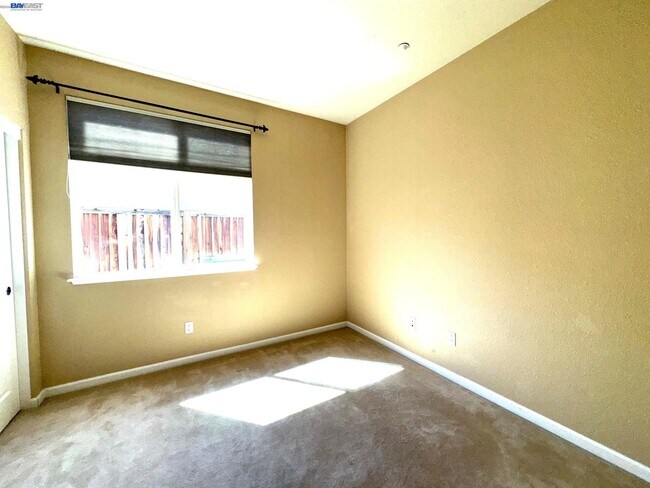 Building Photo - 1669 Marina Way