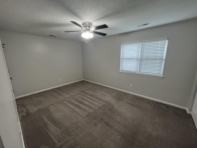 Building Photo - 3409 Woodbaugh Dr