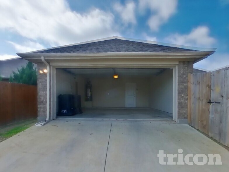 Building Photo - 5856 Burgundy Rose Dr