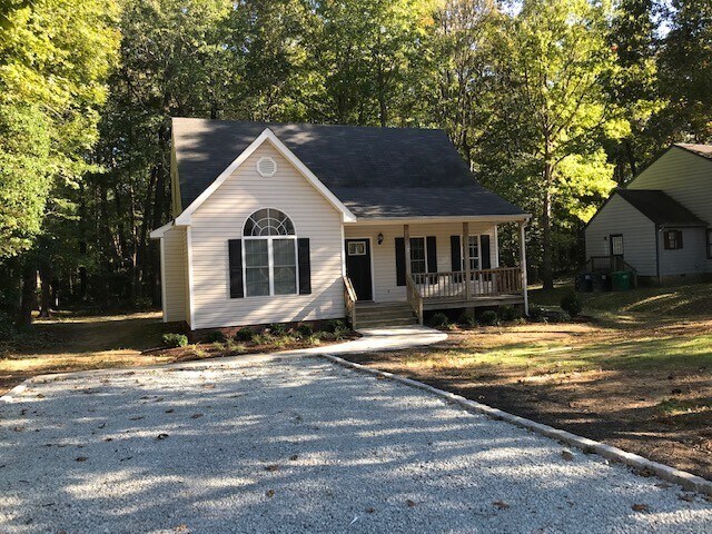 Building Photo - 4 bed 2 bath Cape Cod - Chesterfield/Salem...