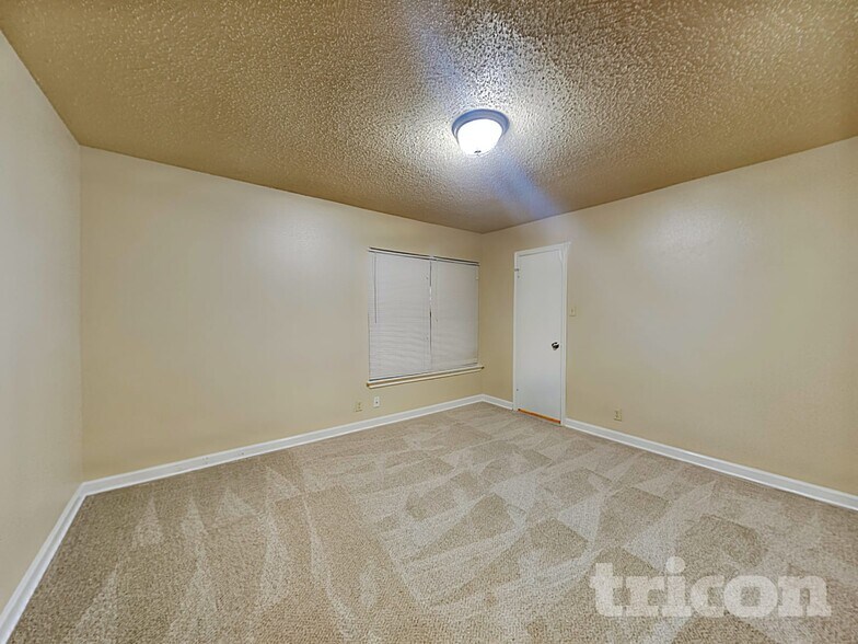 Building Photo - 7511 Micron Dr