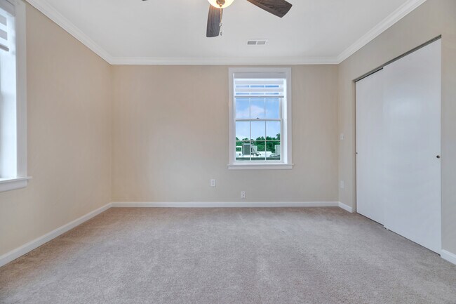 Building Photo - 11 46th St SE
