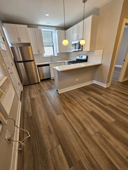 Building Photo - 3931 N Janssen Ave