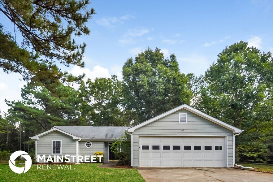 Primary Photo - 330 E Country Woods Dr