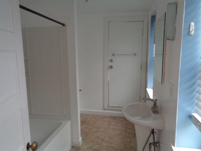 Building Photo - 1917 Fleet St