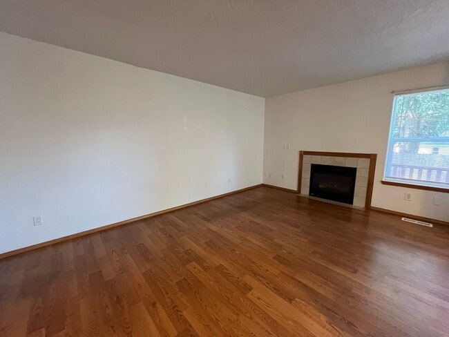 Building Photo - 3-Bedroom, 2-Bath, 1454sq ft Home!