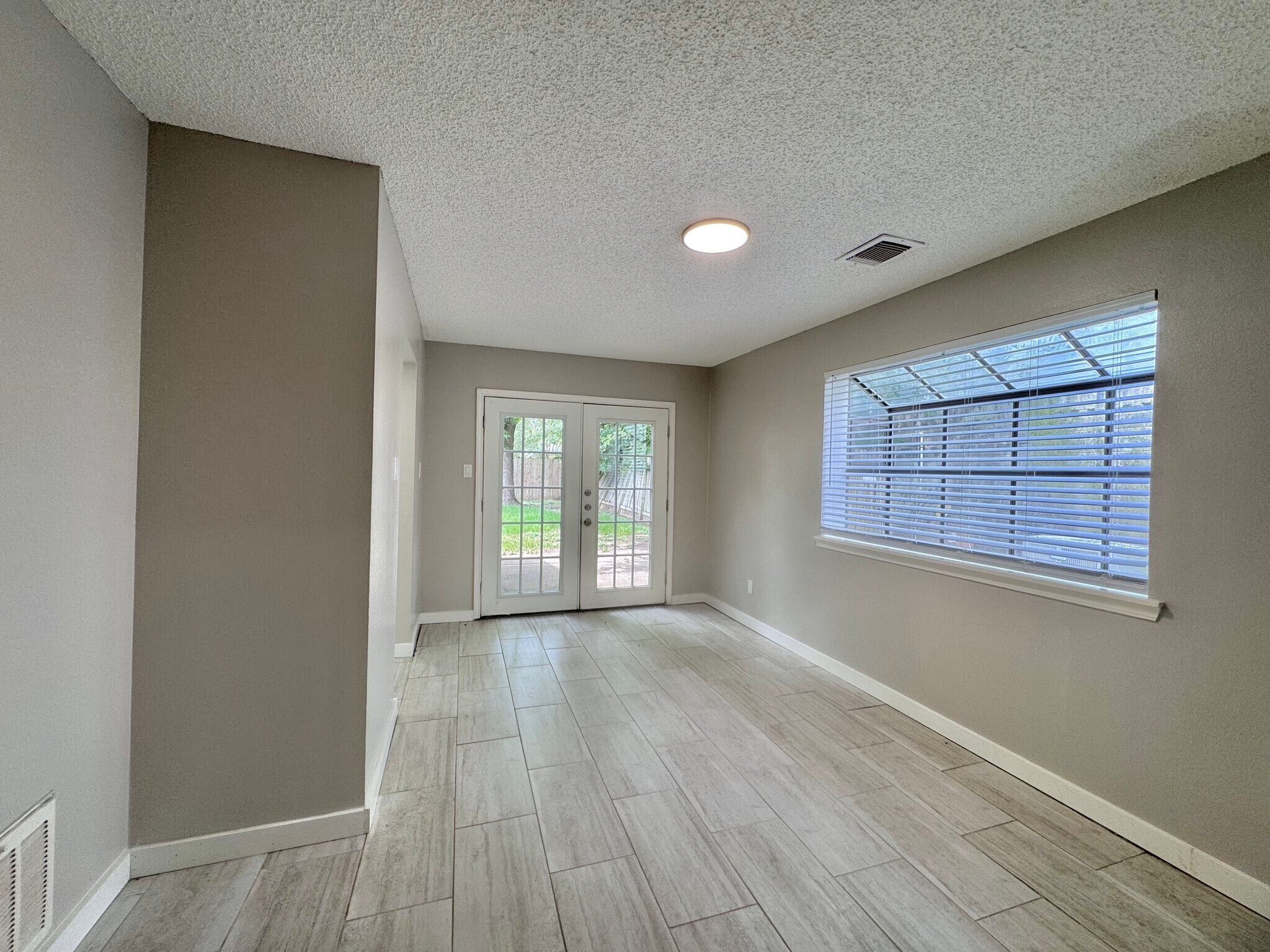 Building Photo - 9414 Crystal Cove Cir