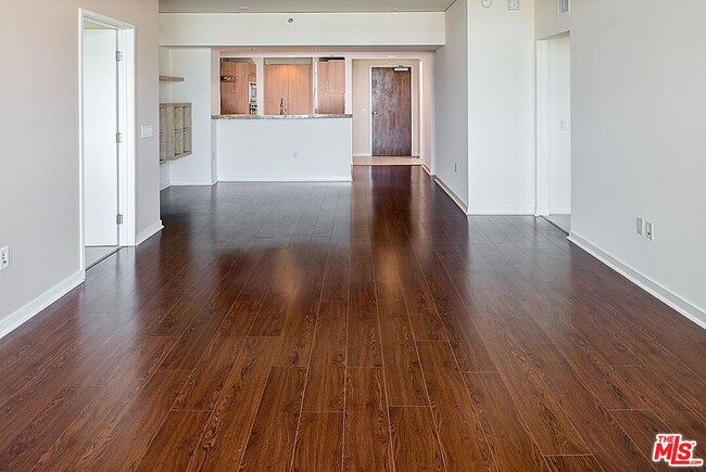 Building Photo - 13650 Marina Pointe Dr
