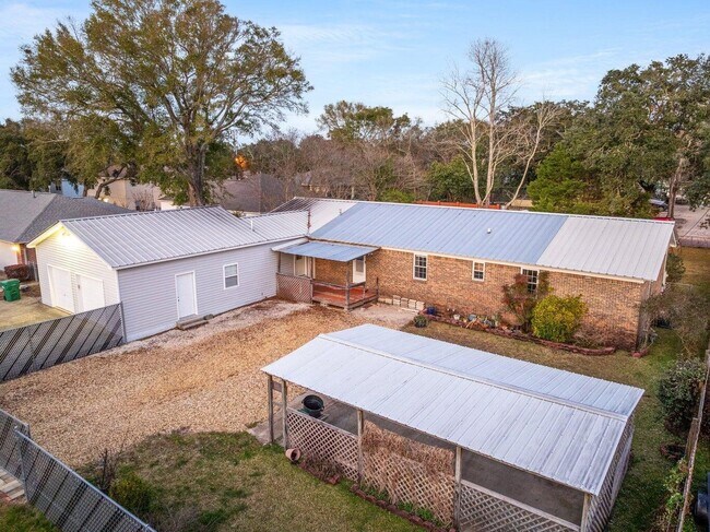 Building Photo - 122 Beach Dr