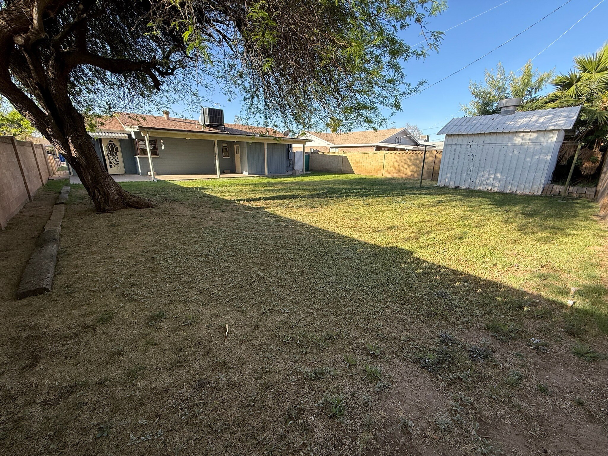 Building Photo - 1634 E 12th St