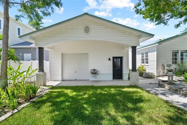 Building Photo - 759 Lantana Ave