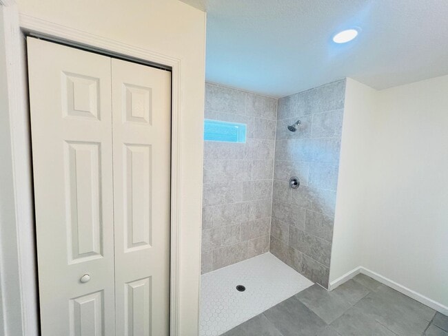 Building Photo - GORGEOUS 4 Bedroom/ 2 Bathroom in Palm Bay!!