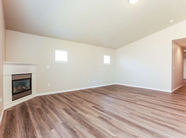 Building Photo - 817 N Broadview Blvd