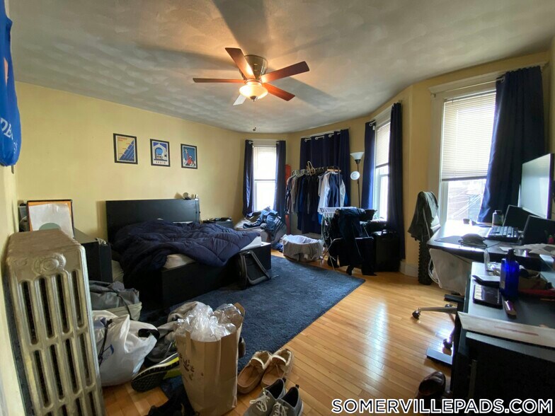 Building Photo - 221 Holland St