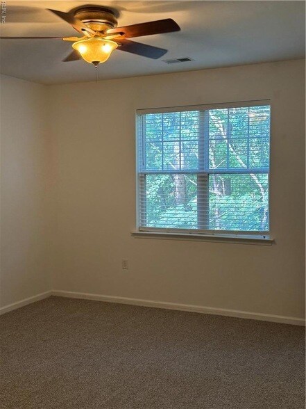 Building Photo - 932 Southmoor Dr