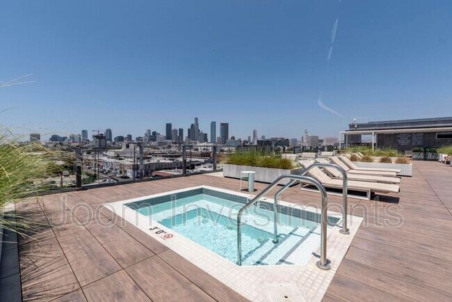 Building Photo - 527 Molino St