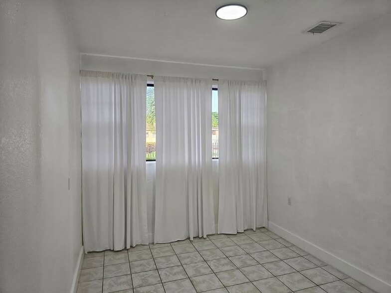 Building Photo - 11320 NW 59th Ave