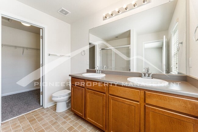 Building Photo - Spacious Home with Fenced Yard and Central AC