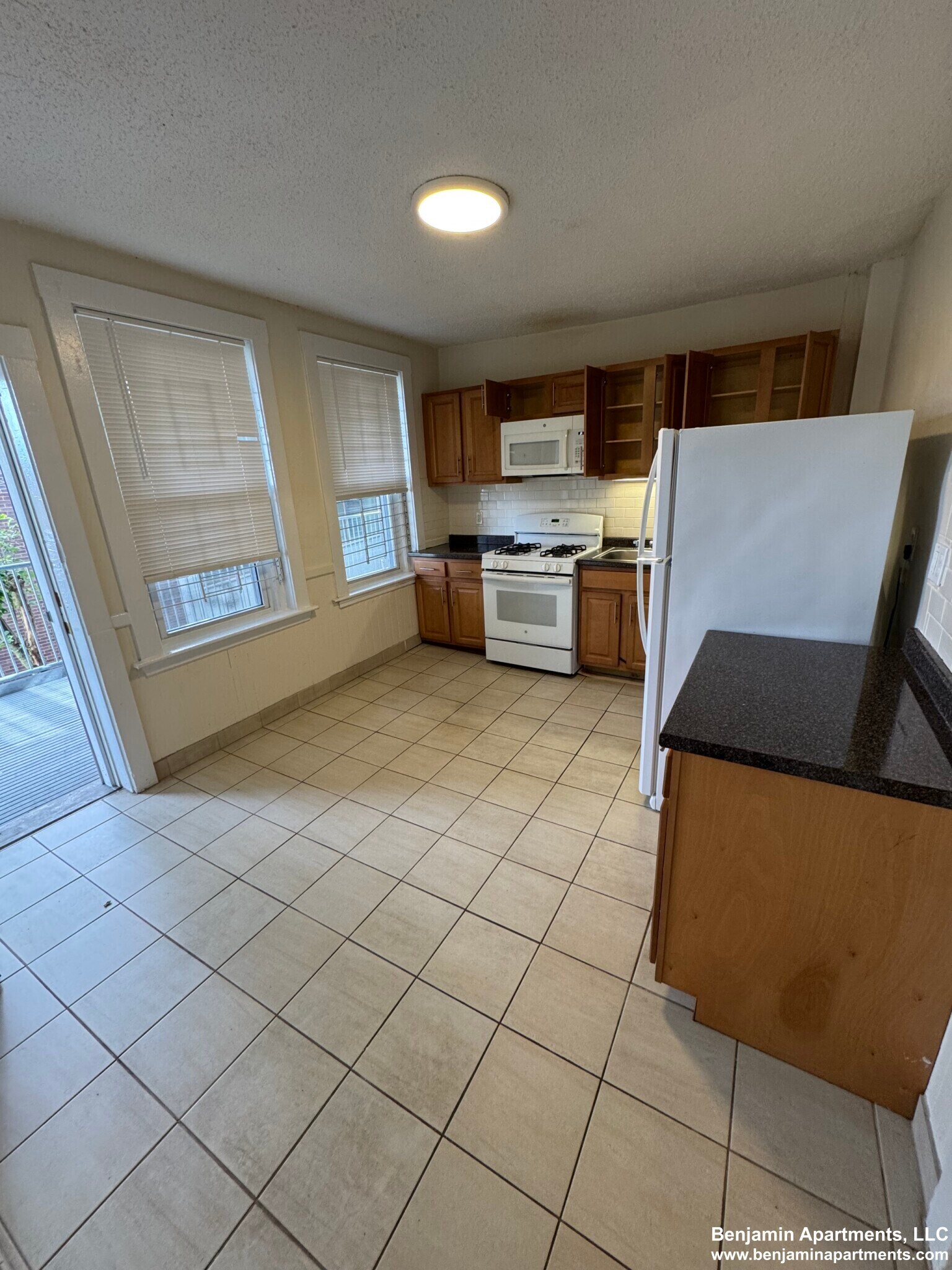 Building Photo - 15 Barrows St