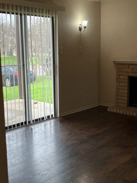 Building Photo - 1007 Spring Loop