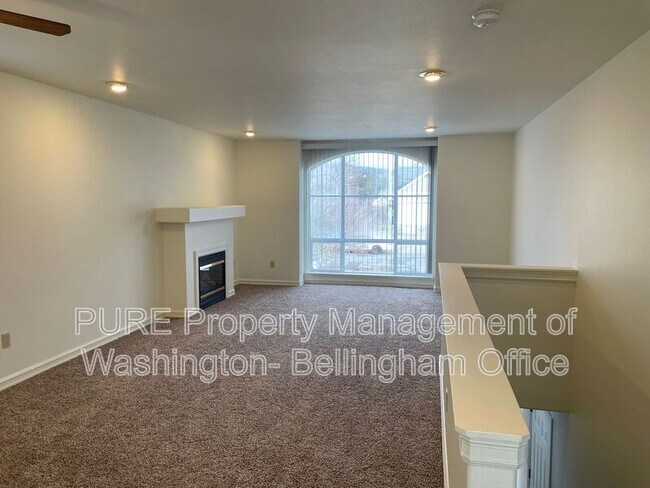 Building Photo - 3013 Pacific St