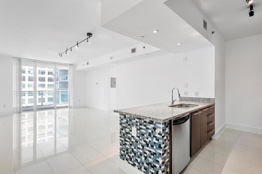 Primary Photo - 951 Brickell Ave