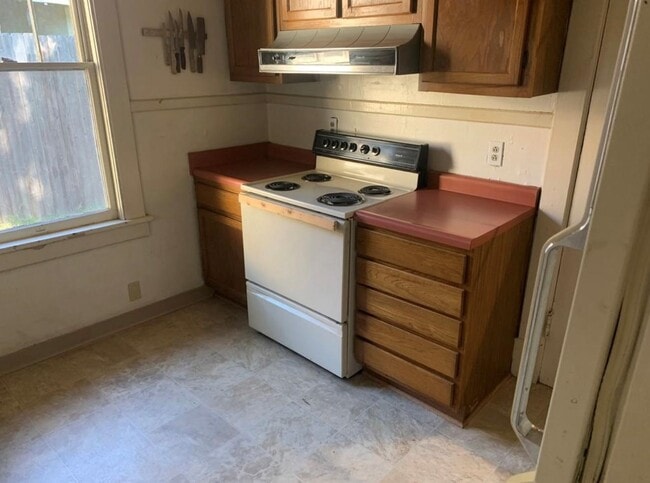 Building Photo - 450 Garland St