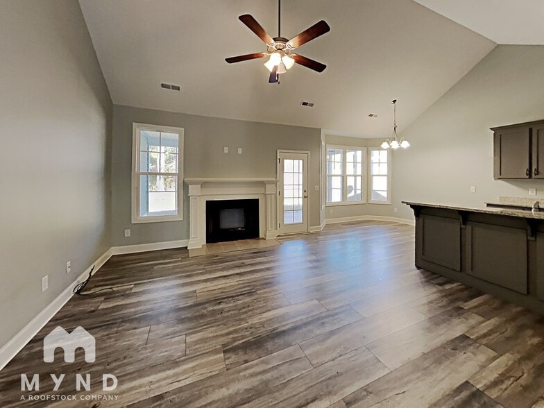 Building Photo - 54 Round Rock Cir NE