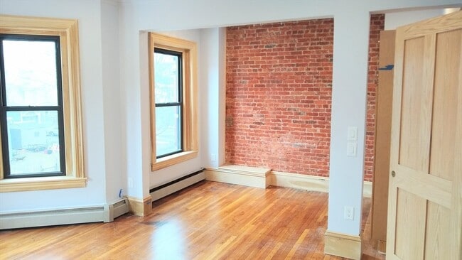 Building Photo - 20 Perrin St