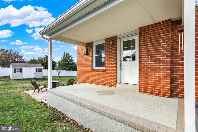 Building Photo - 88 E College Ave