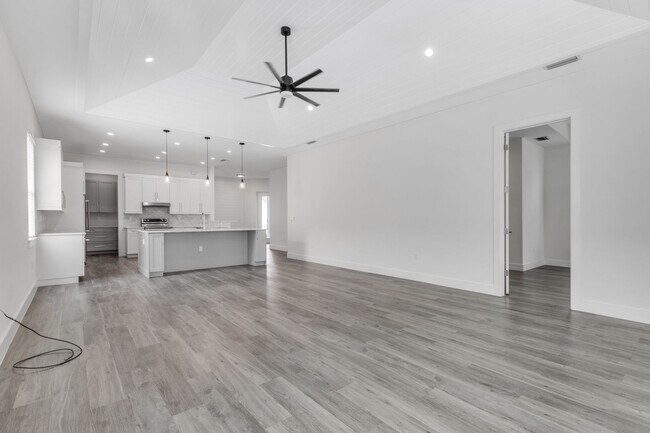 Building Photo - ** SEAHORSE AT CAMBRIA ** 3 BED + DEN - 3....