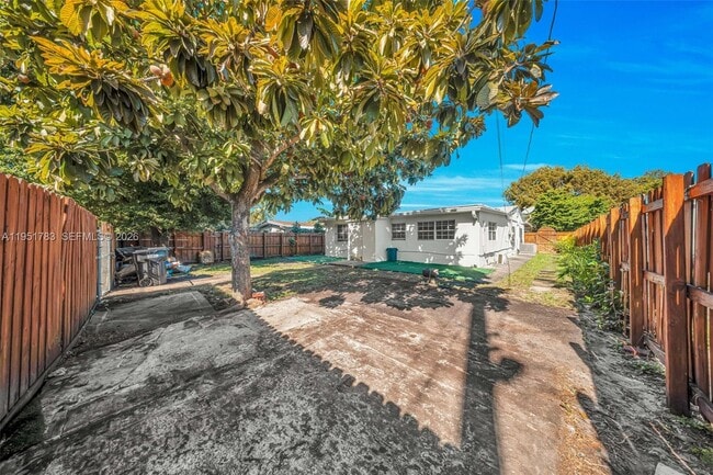 Building Photo - 1624 NE 175th St