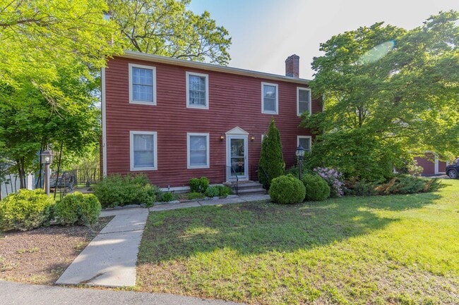 Building Photo - Beautifully Renovated 2 Bed, 2 Bath Coloni...