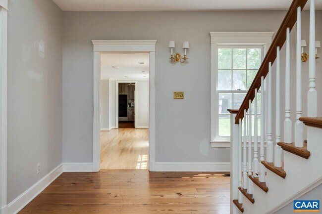 Building Photo - 1522 Oak Hill Ln