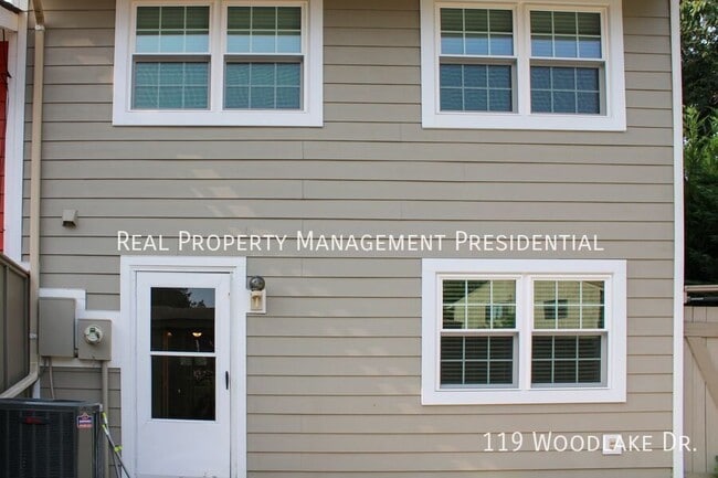 Building Photo - 119 Woodlake Dr