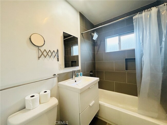 Building Photo - 11422 Iowa Ave