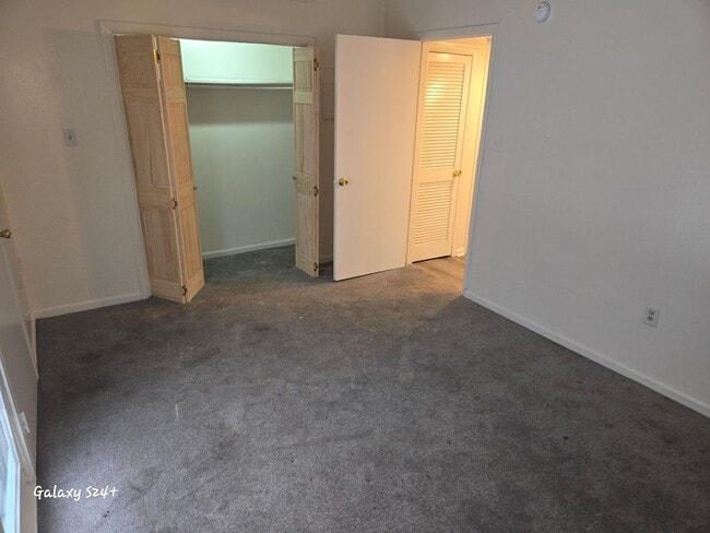 Building Photo - 403-405 Walnut St