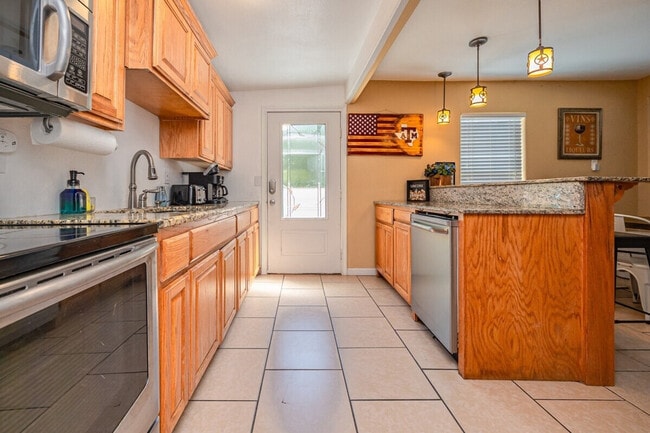 Building Photo - 1131 S 8th St