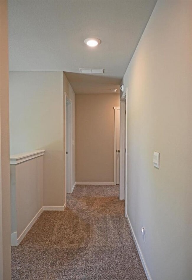 Building Photo - Spacious Elegance Meets Modern Comfort In ...