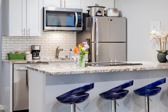 Building Photo - Capitol Hill